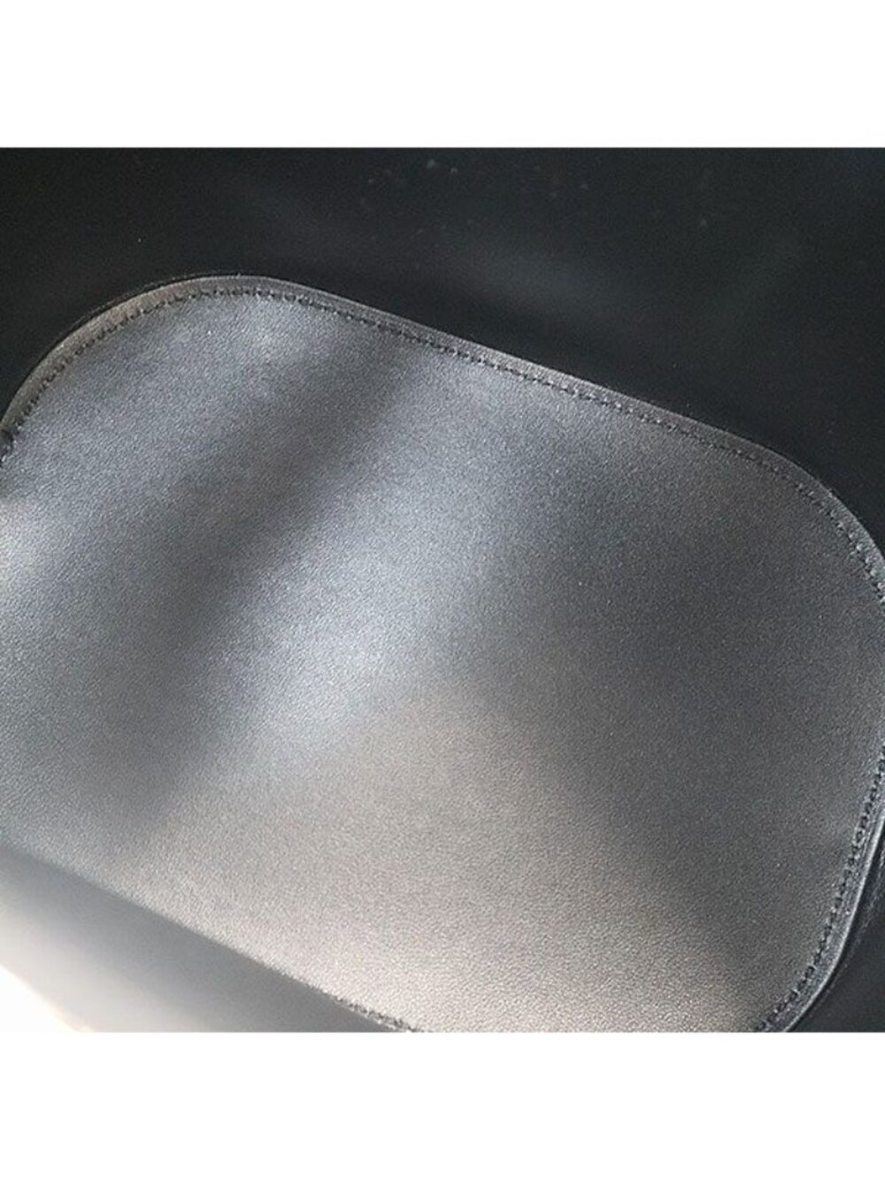 Celine Louis Bucket Bag Medium Black - Picture 5 of 10